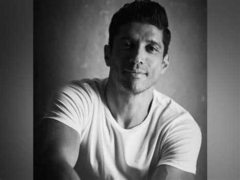 Farhan Akhtar receives shout out from wife Shibani as his film 'Toofaan ...