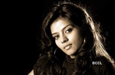 'Afsar Bitiya' actress Mitali Nag portfolio pics