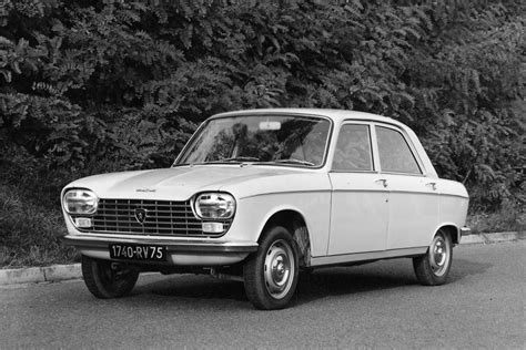 PEUGEOT 204 - Review and photos