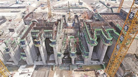 中国水电三局 基层动态 襄阳项目22联钢箱梁顶推施工全部完成