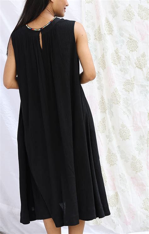 Black Crinkle Dress with Neck Embroidery – Ihaworld