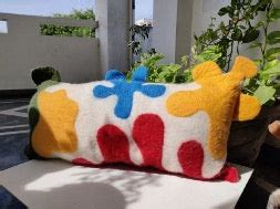 Cushion talk – Shuttles and Needles