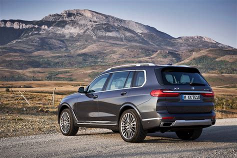 2020 BMW X7 Looks Huge in Official Launch Clip - autoevolution