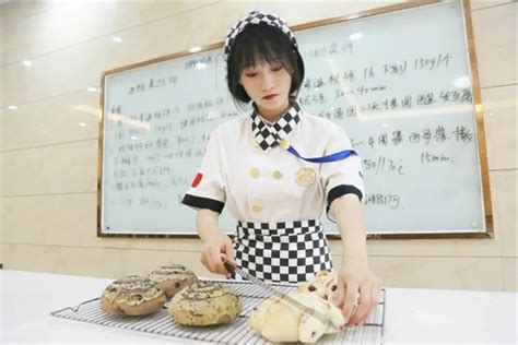 报名西点师资格等级考试需要哪些条件_西点考证_陕西新东方烹饪学校