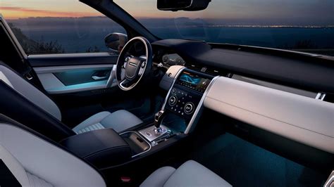 Land Rover Discovery Sport muda visual e ganha versão híbrida