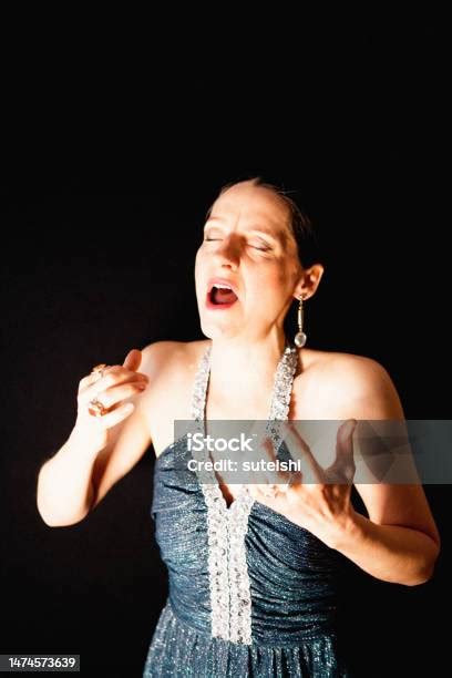 Opera Singer Woman 的图像结果