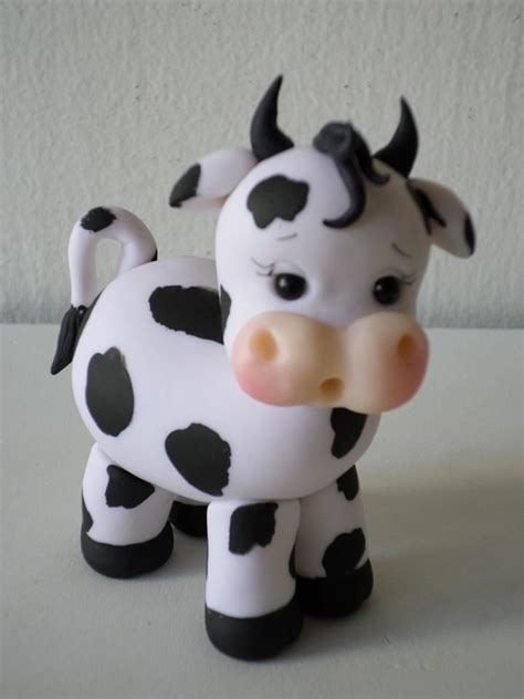 Fondant Cow Cake Topper Tutorial 的图像结果