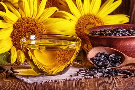 INGREDIENTS IN DEPTH - HELIANTHUS ANNUUS SEED OIL