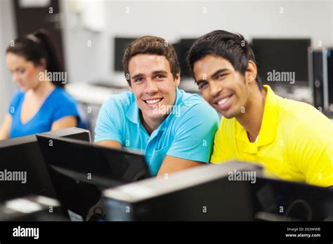 Students in Computer Room 的图像结果