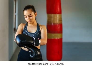 Boxing Match Back View Shot 的图像结果