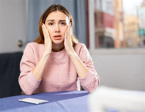 Lean Over Table Crying 的图像结果