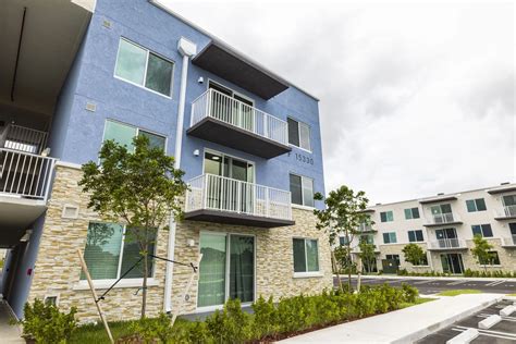 Resia Tamiami in Miami, FL