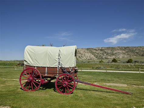 A covered wagon at the Martin's Cove Mormon Handcart historic site in ...