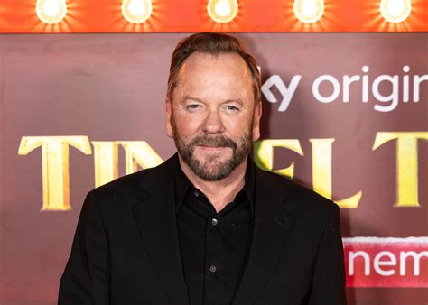 El actor Kiefer Sutherland, detenido tras agredir a un conductor de ...