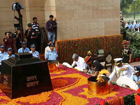 India pays homage to Kargil martyrs on Vijay Diwas - India salutes its ...