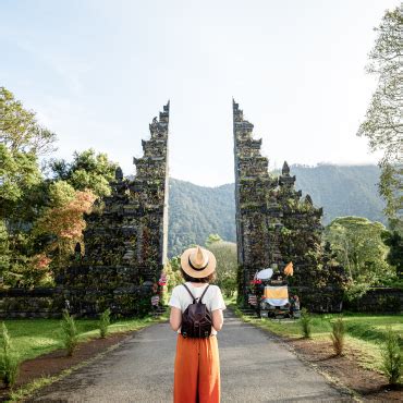 Apply for World Traveller Forex Card - Pay in 16 Currencies | Axis Bank