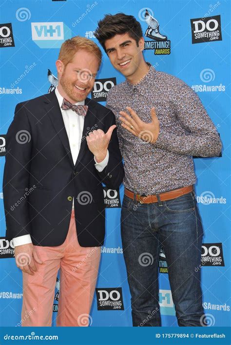 Jesse Tyler Ferguson&justin Mikita Imagen de archivo editorial - Imagen ...