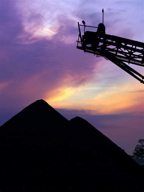 Preventing head pulley damage on belt conveyors using Measurement ...