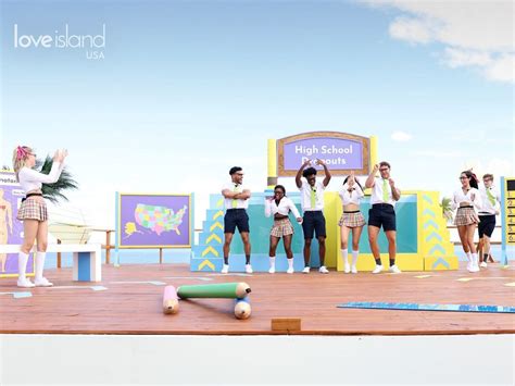 Jasmine and Anna help Bergie build up his skills in Love Island USA ...