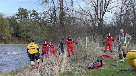Three kayakers rescued from Manitowoc River island after capsizing