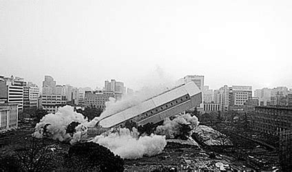西安一座高118米高楼成功实施爆破[组图]_图片中国_中国网