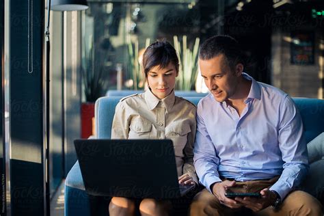 2 People Using a Computer 的图像结果