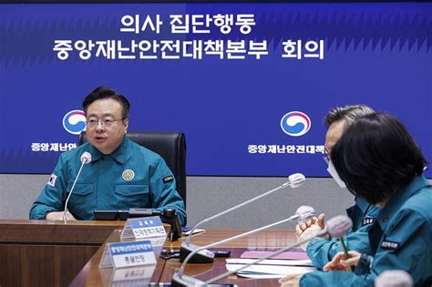 韩国医生“辞职潮”再发酵 政府拒绝让步 医学界将追究政府责任 | 极目新闻