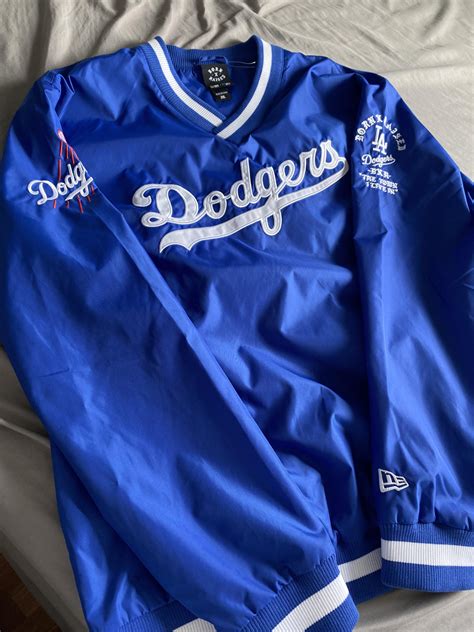 Once again showing off. Born X Raised : r/Dodgers