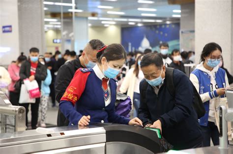 开通运营13年，北京南站日均发送旅客增长7倍_新闻频道_央视网(cctv.com)