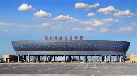 今天，带你到唐山南湖·开滦旅游景区“认认门”