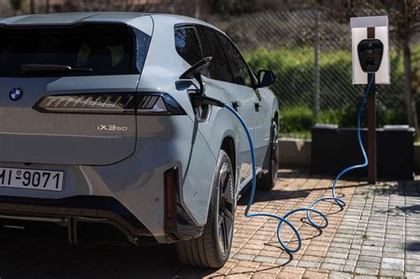BYD Flash-Charging: BMW bezweifelt Praxis-Nutzen und Akku-Haltbarkeit