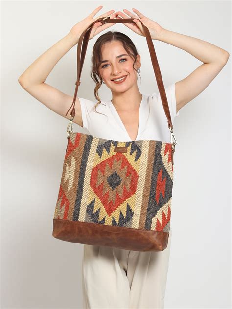 AUSTERE - KILIM & LEATHER HAND BAG – Art Avenue
