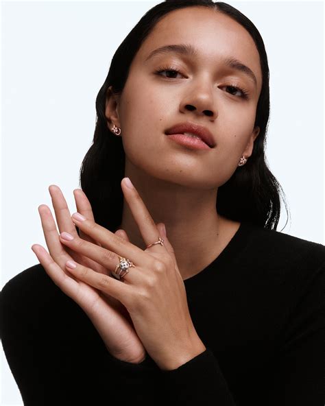 Idylle Blossom Single Ring, Pink Gold and Diamonds - Categories | Louis ...