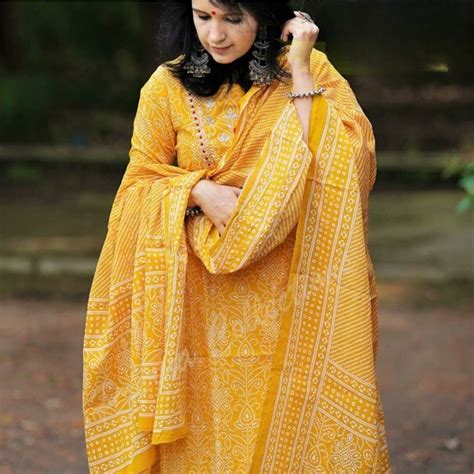 Bandhani Printed Embroidered Kurta Pant Set with Dupatta – Onlinekurti.com