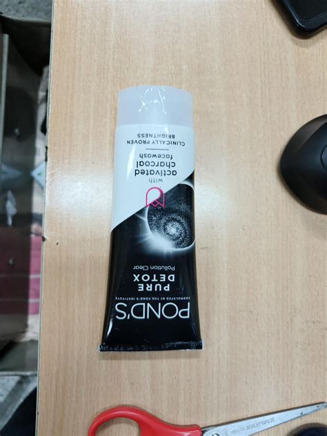 Pond's Pure Detox Anti-Pollution Purity Face Wash With Activated ...
