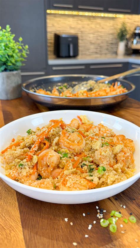 Nancy Karim | Arroz frito🍚 English👇 Ingredientes: - 300g Camarones - 1 ...