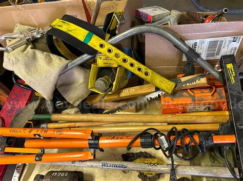 LOT of 1 Pallet of Misc. Tools & Light SEE PICTURES!! | GovDeals