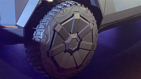 Tri-Motor Tesla Cybertruck Coming Sooner, Single-Motor Delayed - Car in My Life