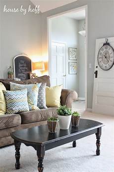 Room Decor With Grey Walls by Best 25 Gray Living Room Walls Brown Ideas On Room Decor With Grey Walls