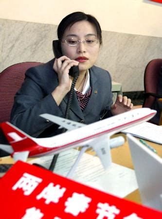 图文：上海航空工作人员接受电话咨询_新闻中心_新浪网