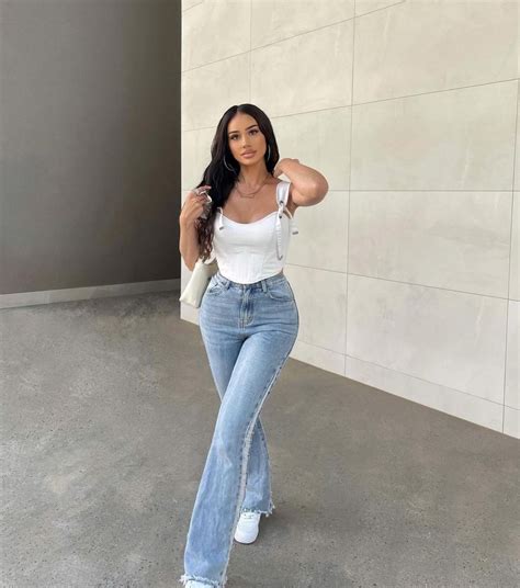 Jeans-industry.com on Instagram: “JEANSINDUSTRY 🤍 babe @reobrydges wearing our jeans ref:”