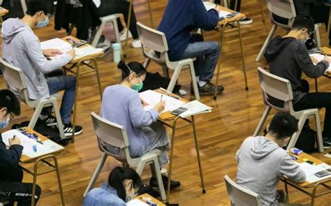 内地首次举办香港中学文凭考试模拟试，约200名考生应考
