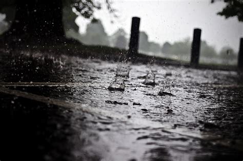 陕西勉县最大降雨量破历史极值：有街道水深齐腰、内涝成“河”-暴雨 ——快科技(驱动之家旗下媒体)--科技改变未来