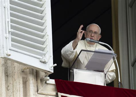 Be modern prophets by guiding others to the Holy Spirit, pope asks