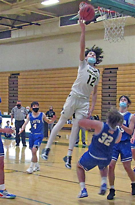 They Are Playing Basketballl 的图像结果