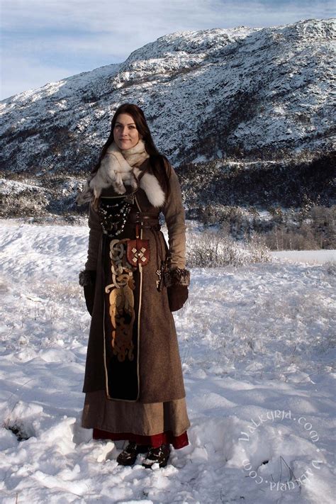 Valkyrja.com | Viking garb, Viking clothing, Viking dress