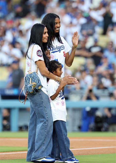 Dodgers host Kobe Bryant bobblehead night to honor Lakers legend - ABC News