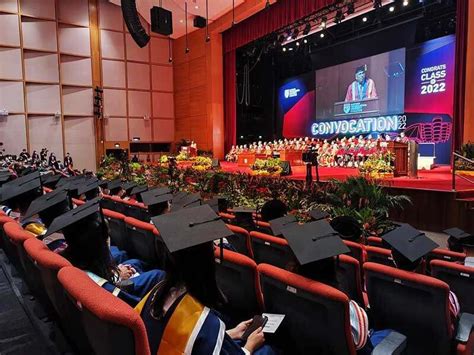 今年南洋理工大学毕业生太幸福了，新加坡总统亲自颁证，史上首次