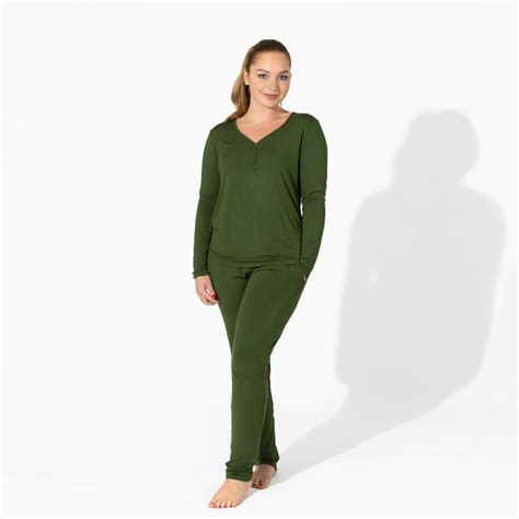 Evergreen Bamboo Women's Pajama Set - Comfort Meets Festive Charm ...
