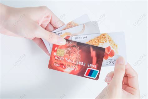 은행 카드 신용 카드를 손에 쥐다 사진 무료 다운로드 - Lovepik